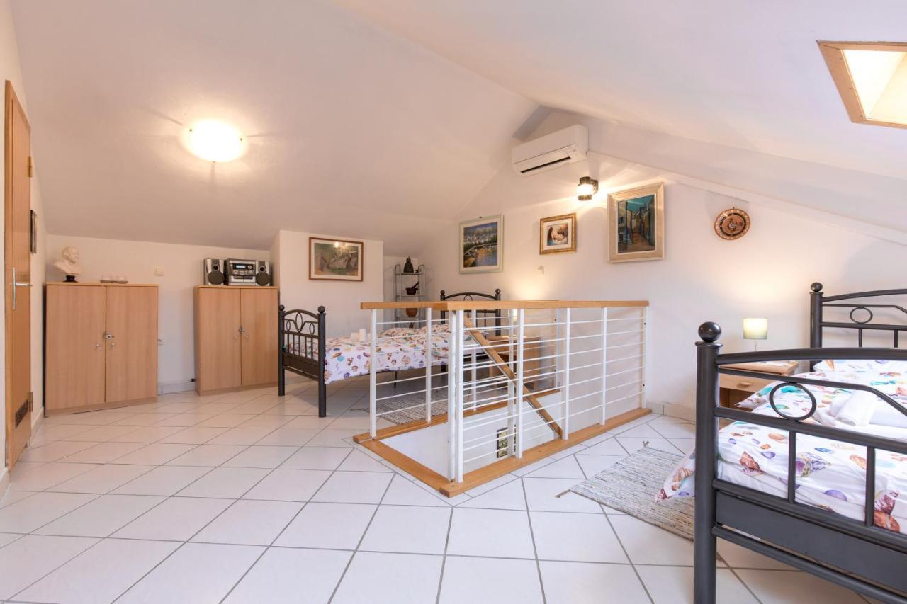 Apartment Glorija With Balcony Baska  Exterior photo